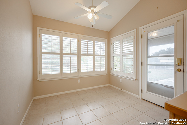 Listing photo id 18 for 303 Turtledove