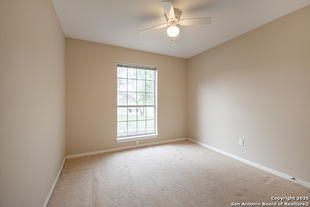 Listing photo id 26 for 303 Turtledove