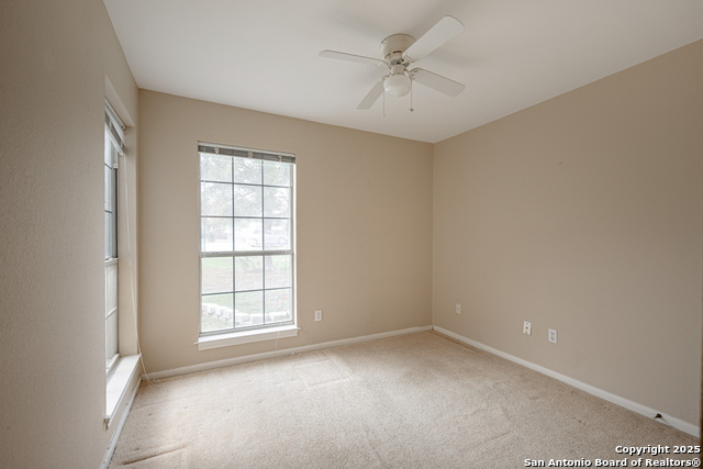 Listing photo id 28 for 303 Turtledove