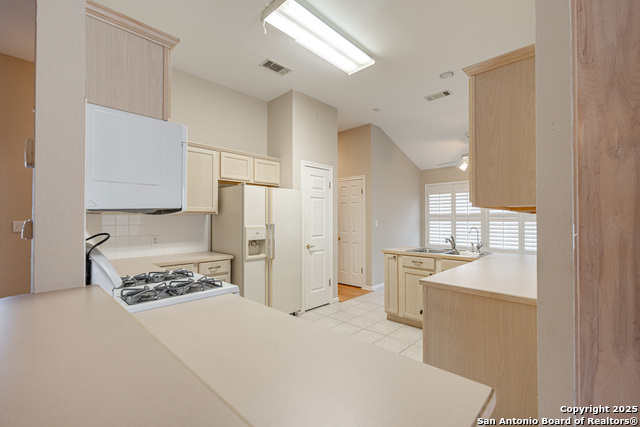 Listing photo id 5 for 303 Turtledove