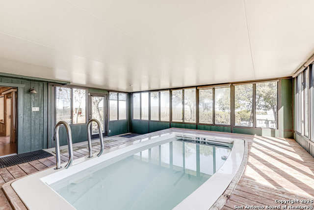 Image 28 of 42 For 2454 Island View