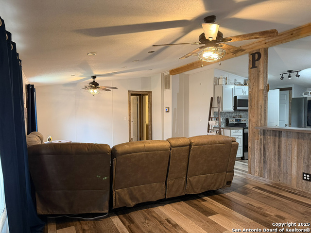 Image 20 of 30 For 17105 State Hwy 123 S