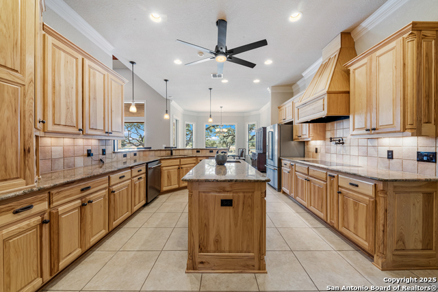 Image 18 of 68 For 415 Redland