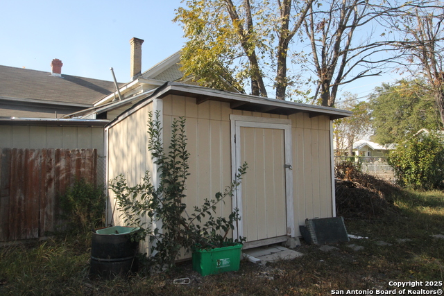 Image 17 of 23 For 303 Nueces S