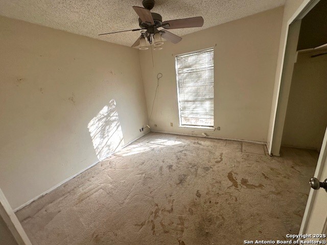 Listing photo id 13 for 28016 Windwood