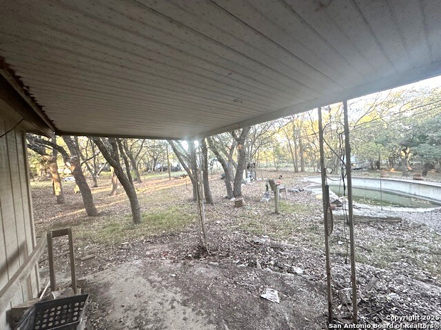 Listing photo id 17 for 28016 Windwood