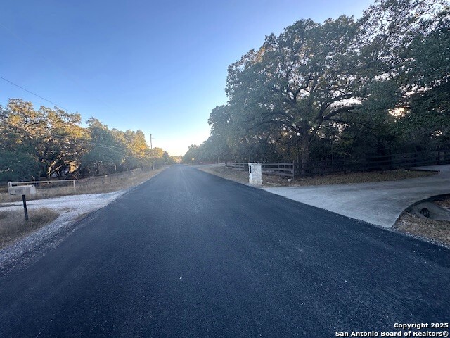 Listing photo id 18 for 28016 Windwood