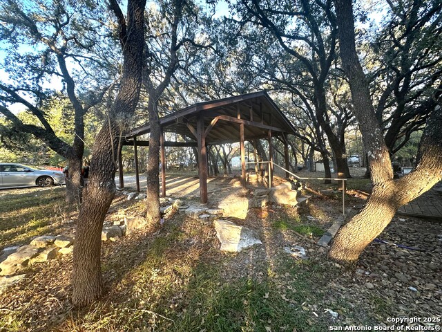 Listing photo id 3 for 28016 Windwood