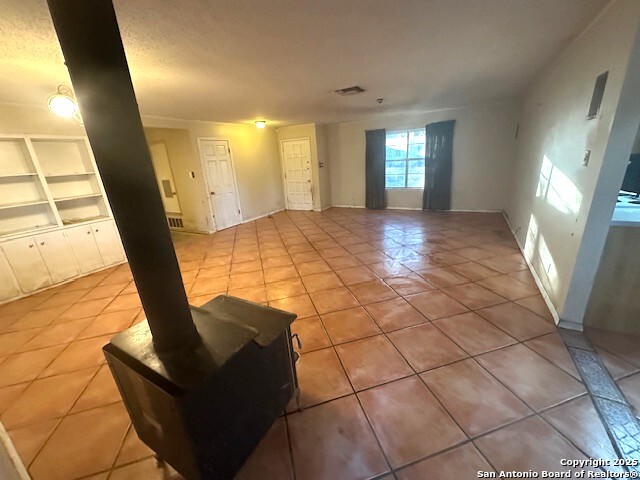 Listing photo id 6 for 28016 Windwood