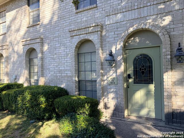 Image 15 of 28 For 8415 Fredericksburg 401