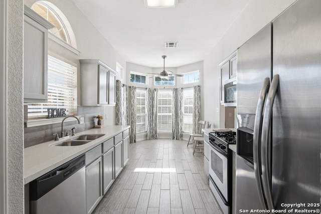 Listing photo id 11 for 1800 Pearce Court