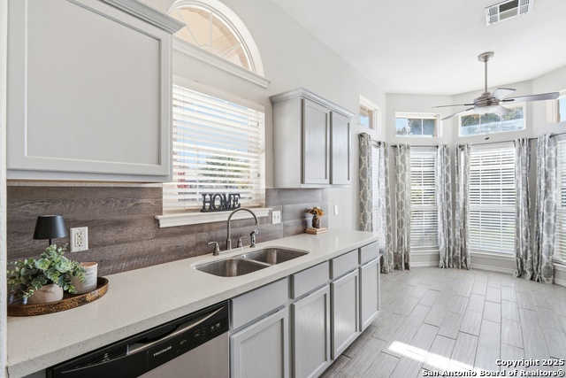 Listing photo id 12 for 1800 Pearce Court