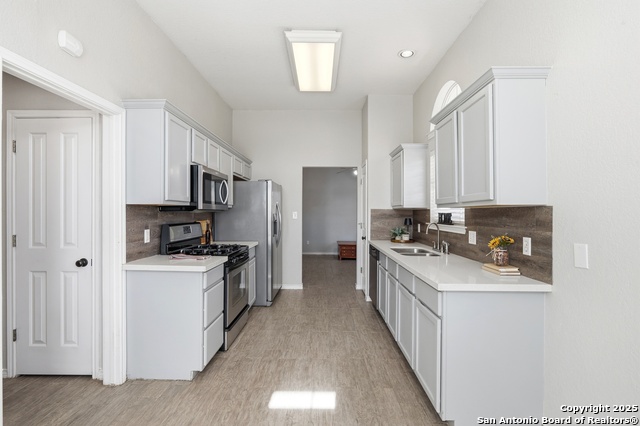 Listing photo id 14 for 1800 Pearce Court