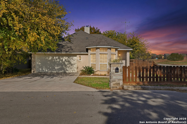 Listing photo id 0 for 1800 Pearce Court