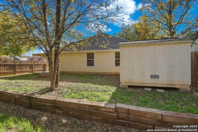 Listing photo id 33 for 1800 Pearce Court