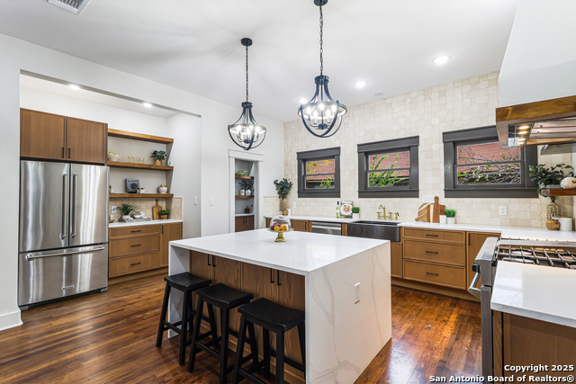 Image 13 of 55 For 339 Elsmere Pl W