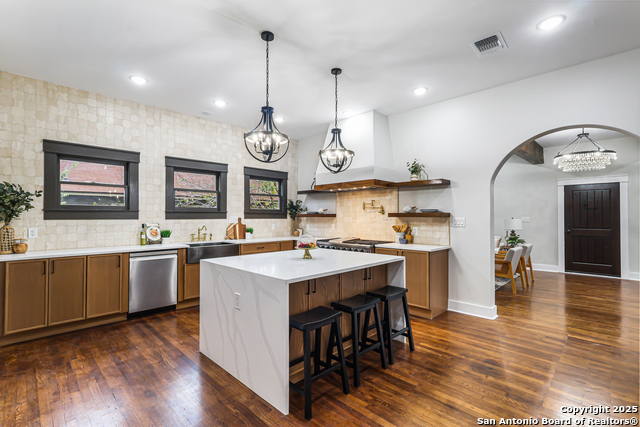 Image 15 of 55 For 339 Elsmere Pl W