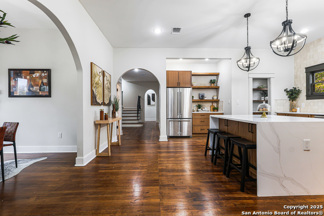 Image 16 of 55 For 339 Elsmere Pl W