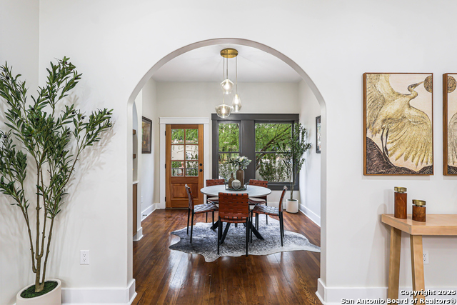 Image 18 of 55 For 339 Elsmere Pl W