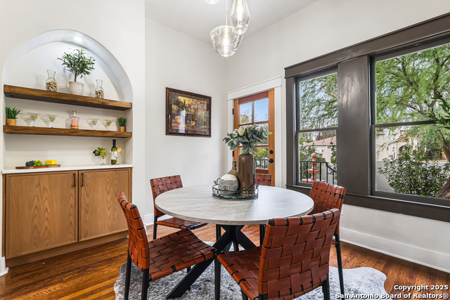 Image 19 of 55 For 339 Elsmere Pl W