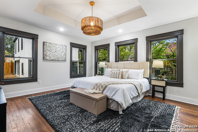 Image 21 of 55 For 339 Elsmere Pl W