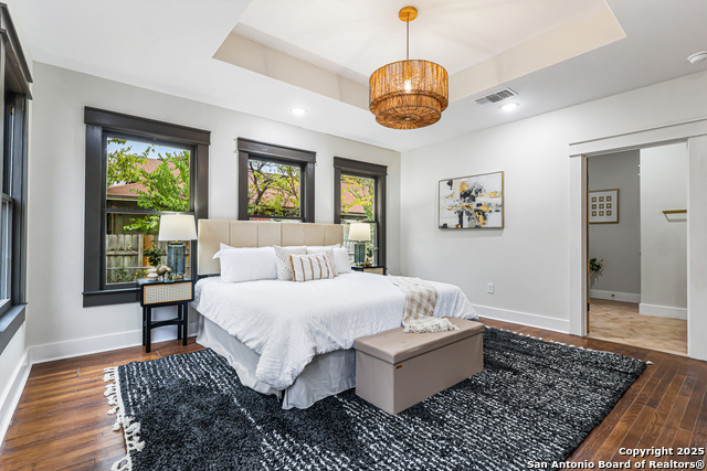 Image 22 of 55 For 339 Elsmere Pl W