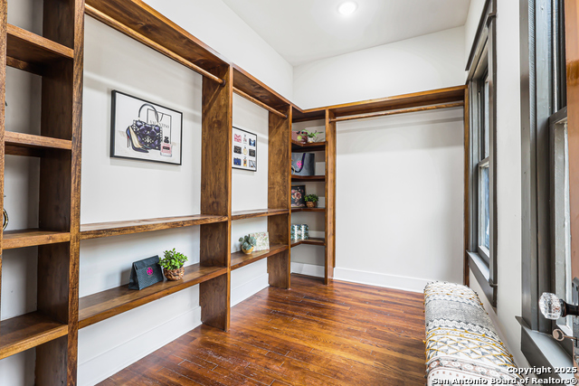 Image 29 of 55 For 339 Elsmere Pl W