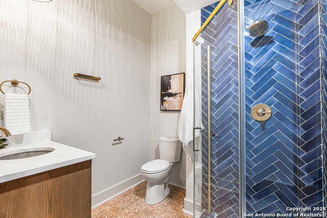 Image 32 of 55 For 339 Elsmere Pl W