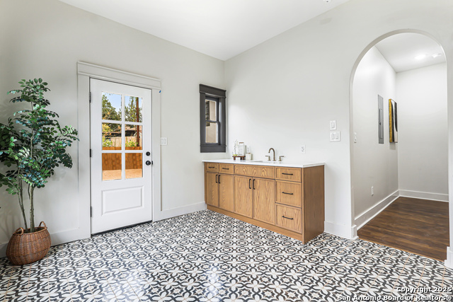 Image 34 of 55 For 339 Elsmere Pl W