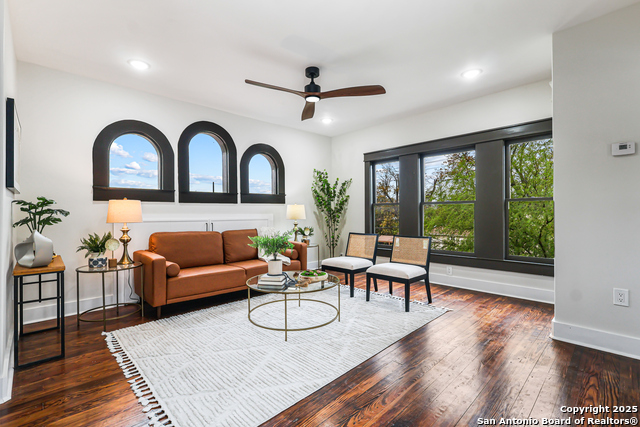 Image 36 of 55 For 339 Elsmere Pl W