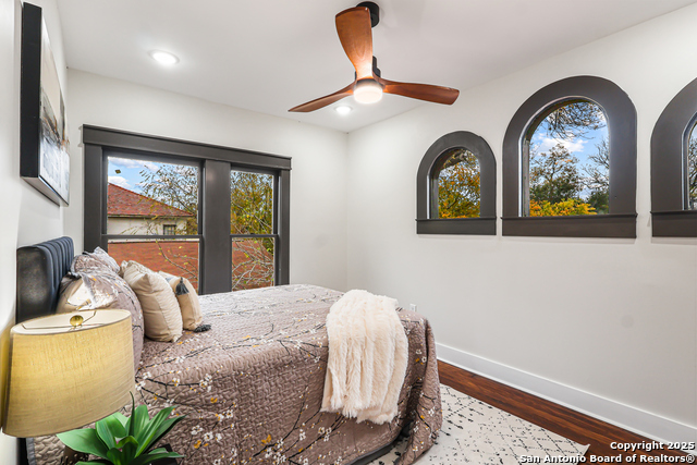 Image 38 of 55 For 339 Elsmere Pl W