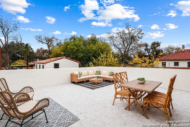 Image 41 of 55 For 339 Elsmere Pl W