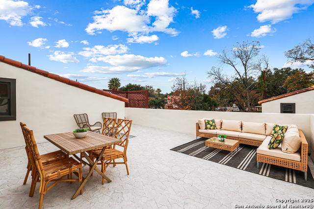 Image 42 of 55 For 339 Elsmere Pl W