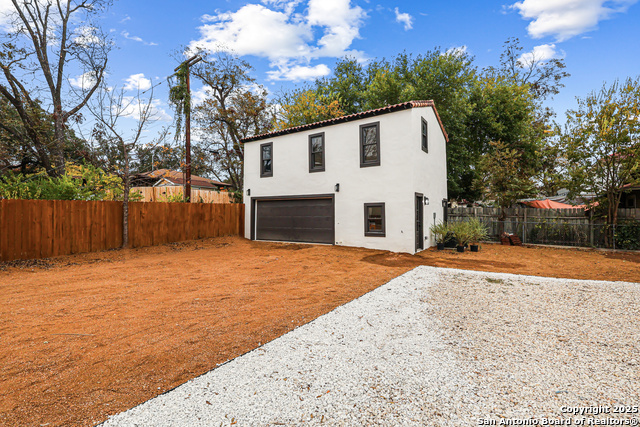 Image 46 of 55 For 339 Elsmere Pl W