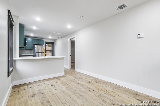 Image 51 of 55 For 339 Elsmere Pl W