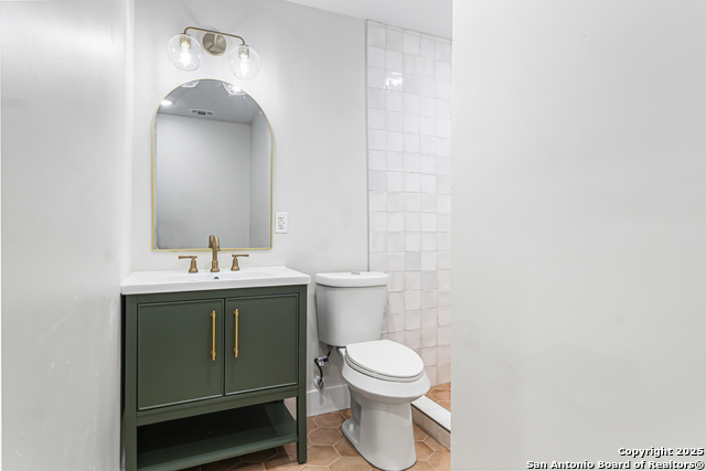 Image 52 of 55 For 339 Elsmere Pl W