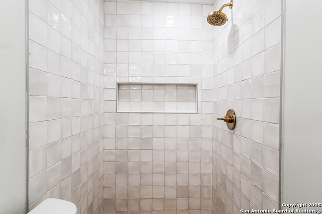 Image 55 of 55 For 339 Elsmere Pl W