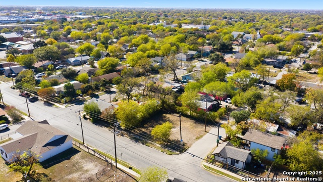 Image 2 of 5 For 907 Navidad St 1 S