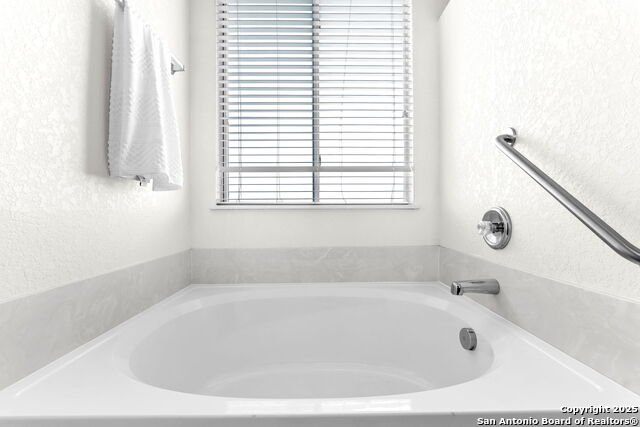 Image 25 of 39 For 11910 Dove Ranch