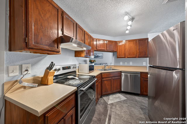 Image 10 of 28 For 9714 Valley Crest