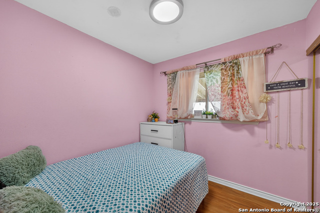 Image 21 of 28 For 9714 Valley Crest