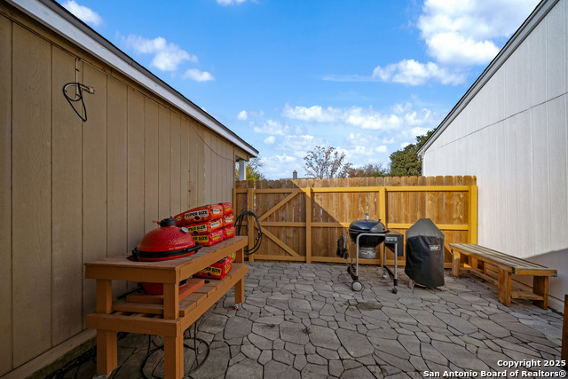 Image 23 of 28 For 9714 Valley Crest