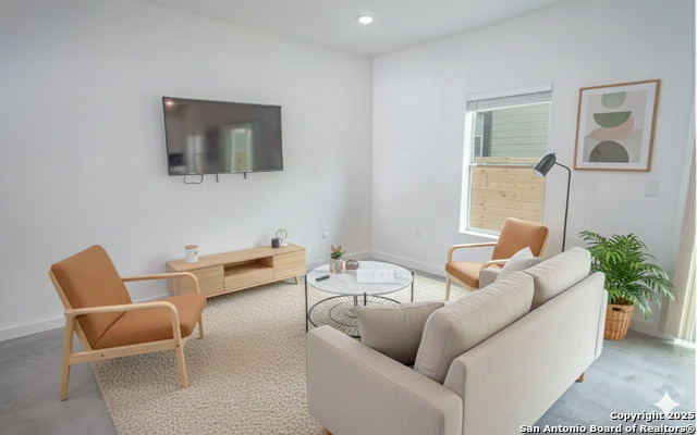 Image 4 of 26 For 918 Olive St S 102