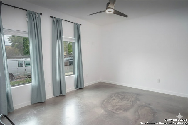 Image 6 of 26 For 918 Olive St S 102