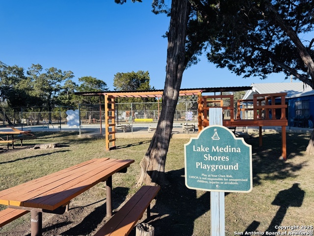 Listing photo id 2 for 378 Medina  