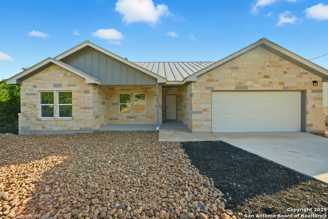 Details for 207 Deer Oaks, Lakehills, TX 78063