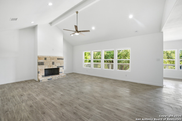 Image 11 of 41 For 207 Deer Oaks