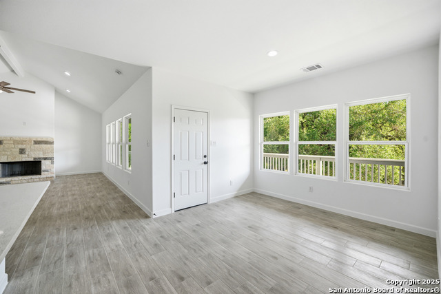 Image 15 of 41 For 207 Deer Oaks