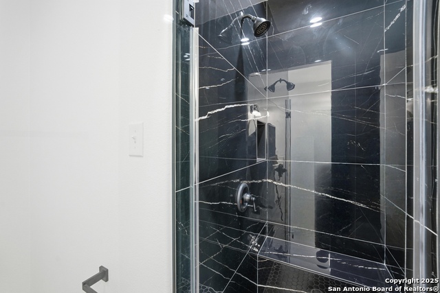 Image 17 of 41 For 207 Deer Oaks