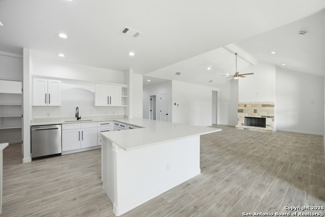 Image 18 of 41 For 207 Deer Oaks